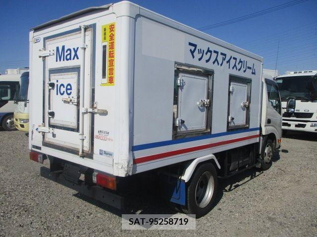 Hino DUTRO 2017-02 251834-4