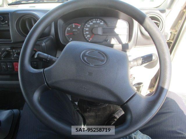 Hino DUTRO 2017-02 251834-2