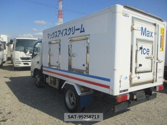 Hino DUTRO 2017-02 251834-1