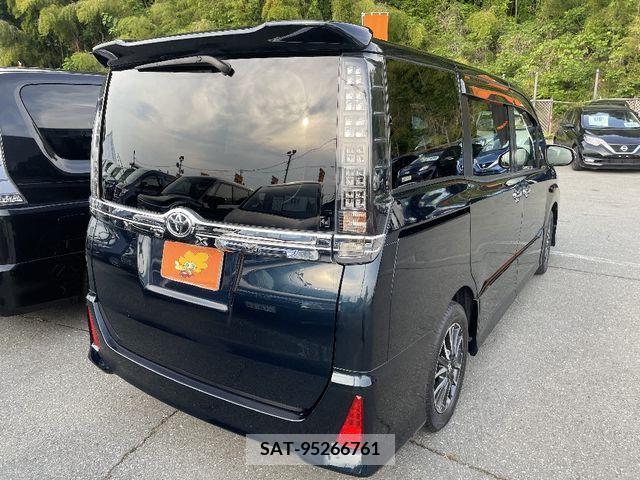 Toyota VOXY 2015-03 289042-2