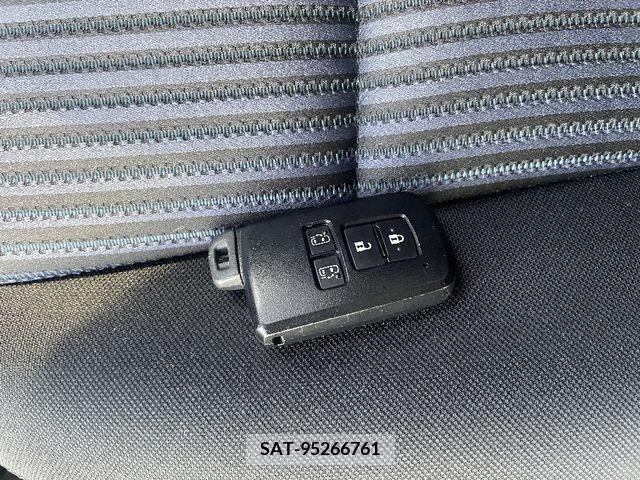 Toyota VOXY 2015-03 289042-9