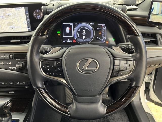 Lexus ES 2018-12 188537-24