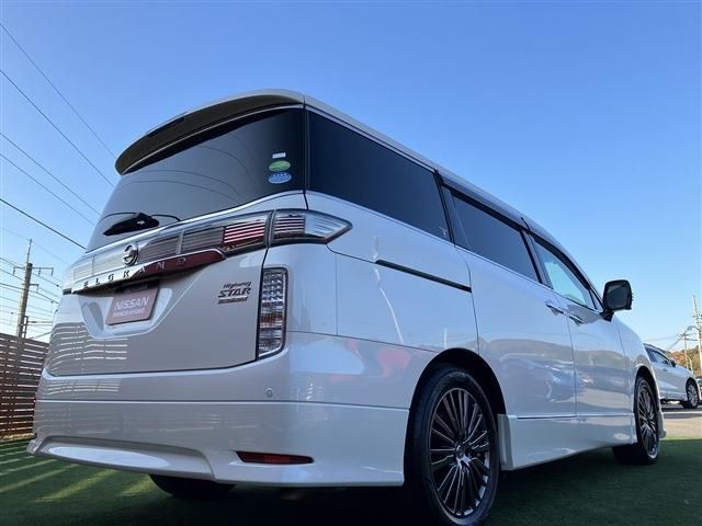Nissan ELGRAND 2018-09 189919-23