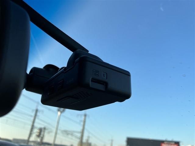 Nissan ELGRAND 2018-09 189919-8