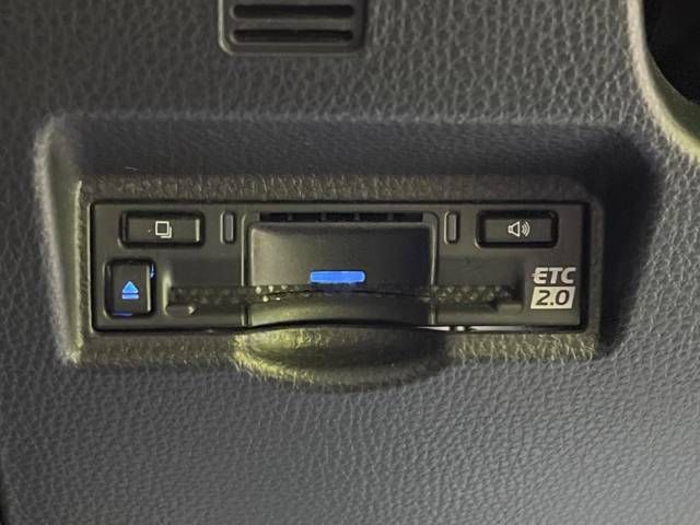 Toyota VOXY HYBRID 2022-10 19086-7