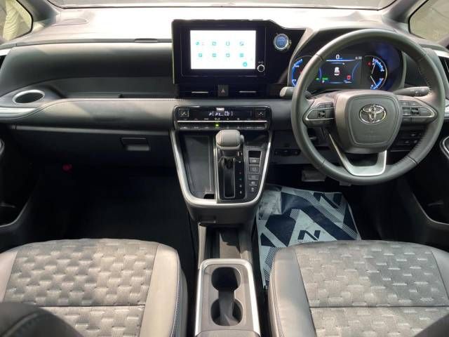 Toyota VOXY HYBRID 2022-10 19086-1