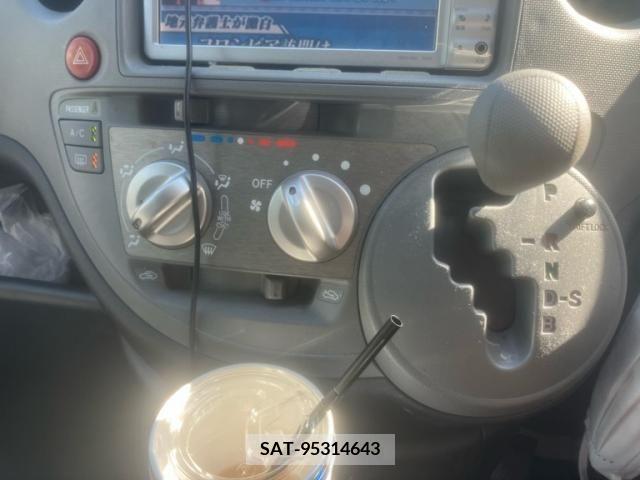 Toyota SIENTA 2010-09 394071-22