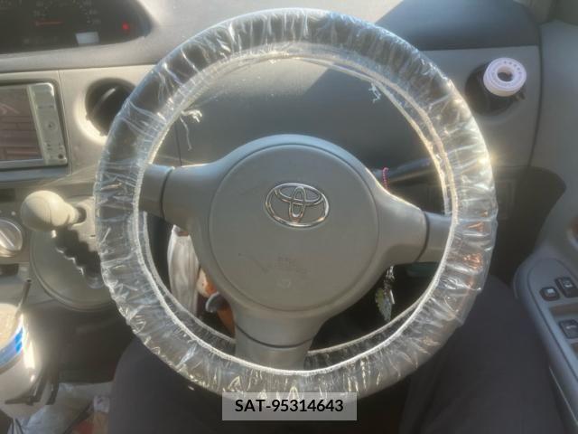 Toyota SIENTA 2010-09 394071-4
