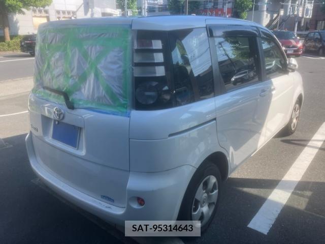 Toyota SIENTA 2010-09 394071-3