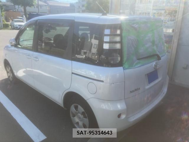 Toyota SIENTA 2010-09 394071-2