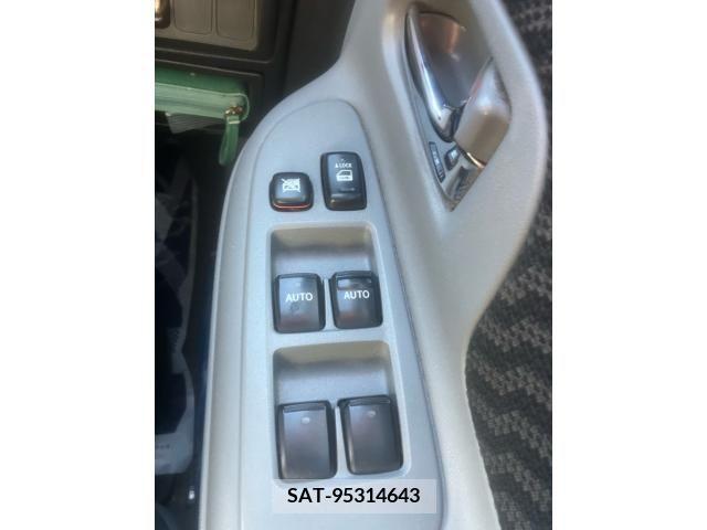 Toyota SIENTA 2010-09 394071-17