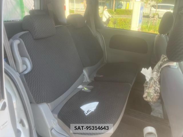 Toyota SIENTA 2010-09 394071-10