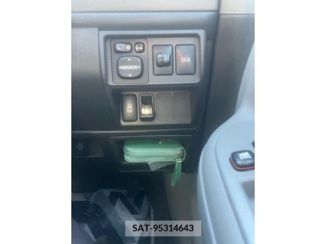 Toyota SIENTA 2010-09 394071-16