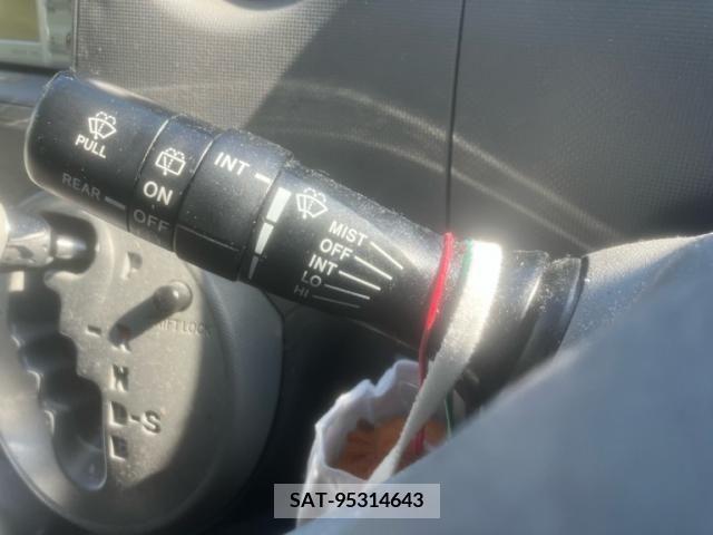 Toyota SIENTA 2010-09 394071-14