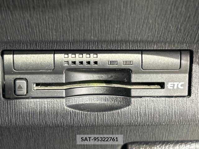 Toyota PRIUS 2013-06 322046-7
