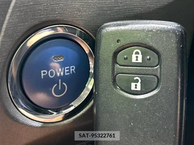 Toyota PRIUS 2013-06 322046-6