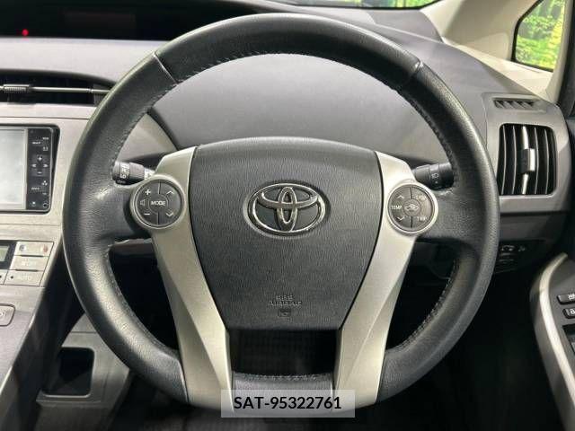Toyota PRIUS 2013-06 322046-11