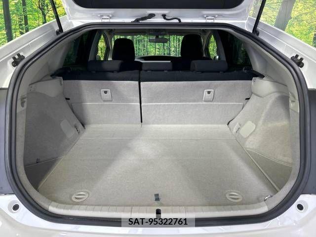 Toyota PRIUS 2013-06 322046-10