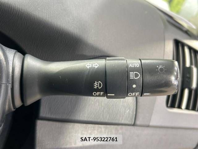 Toyota PRIUS 2013-06 322046-4