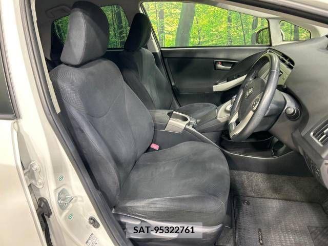 Toyota PRIUS 2013-06 322046-8