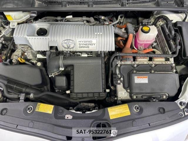 Toyota PRIUS 2013-06 322046-18