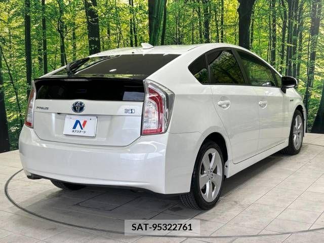 Toyota PRIUS 2013-06 322046-17