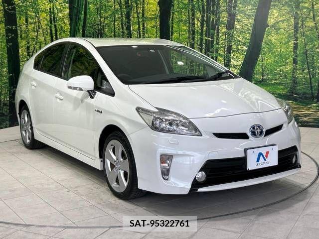 Toyota PRIUS 2013-06 322046-16