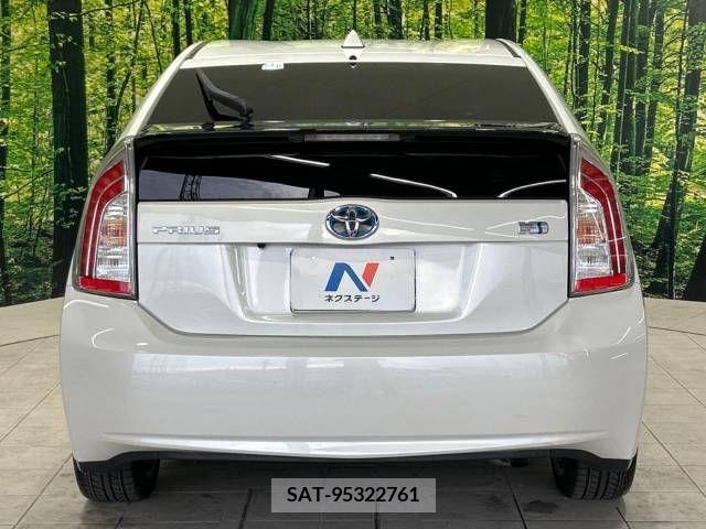 Toyota PRIUS 2013-06 322046-15