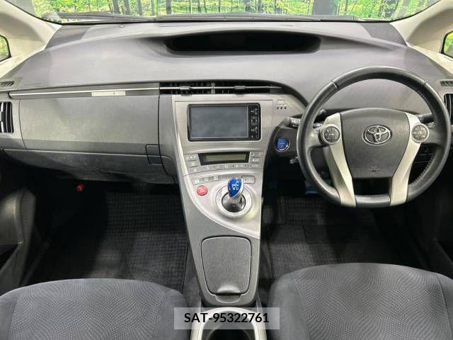 Toyota PRIUS 2013-06 322046-1