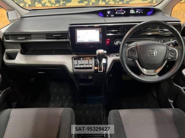 Honda STEP WGN 2016-08 286206-1