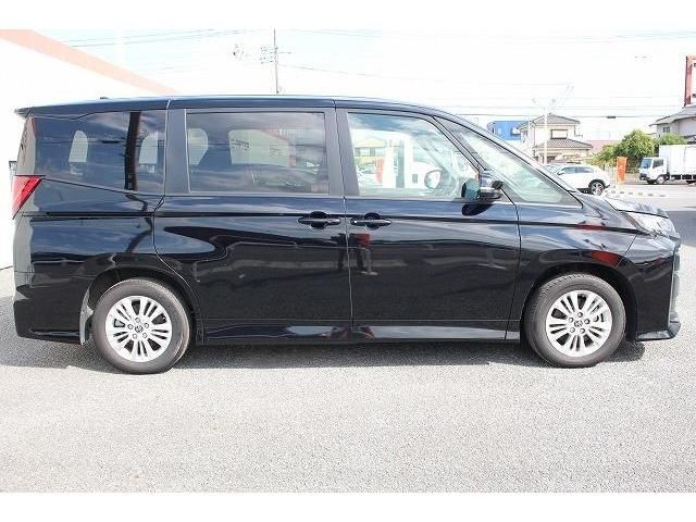 Toyota NOAH 2022-04 23509-8