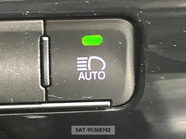 Toyota PRIUS 2020-12 381397-6