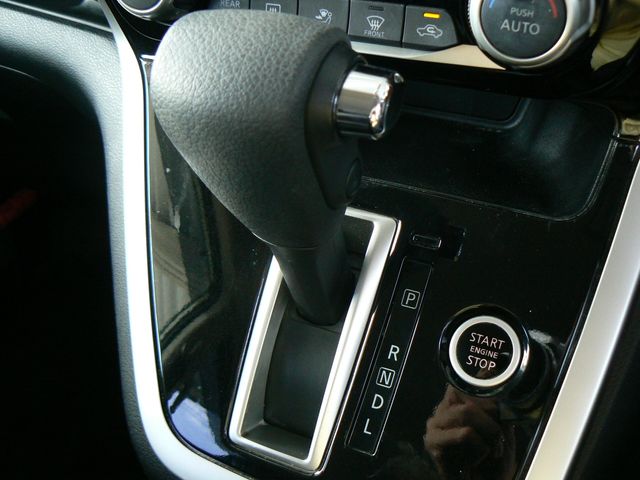 Nissan SERENA 2016-01 193206-11