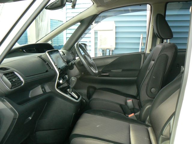 Nissan SERENA 2016-01 193206-26