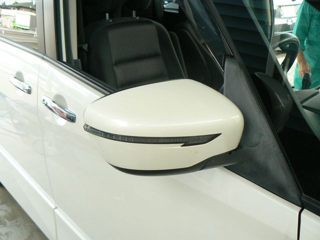 Nissan SERENA 2016-01 193206-20