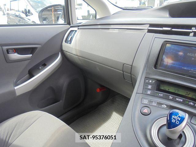 Toyota PRIUS 2011-08 350537-10
