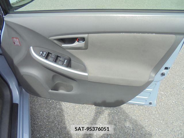Toyota PRIUS 2011-08 350537-11