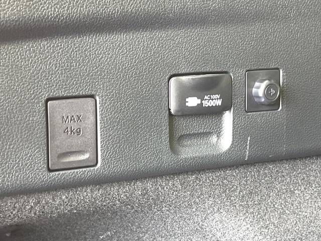 Toyota PRIUS PHV 2018-02 23935-6