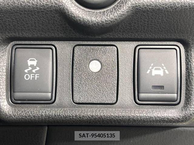 Nissan NOTE 2016-11 329904-6