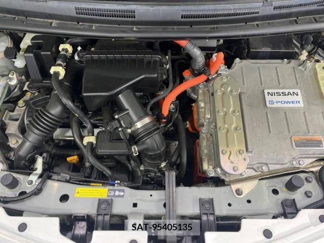 Nissan NOTE 2016-11 329904-18