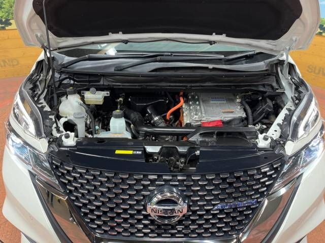 Nissan SERENA 2018-05 189040-18