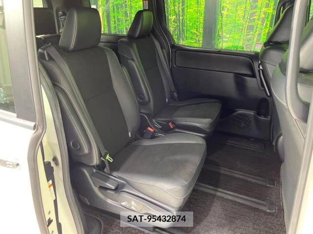 Toyota NOAH 2019-06 365091-9