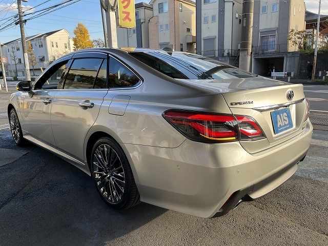 Toyota CROWN SEDAN 2018-09 183904-2