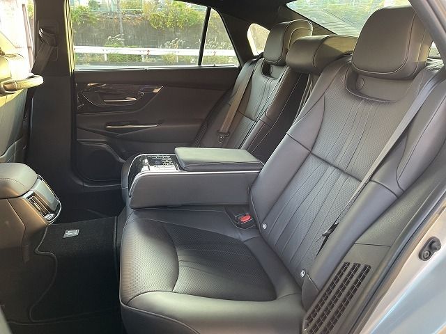 Toyota CROWN SEDAN 2018-09 183904-18
