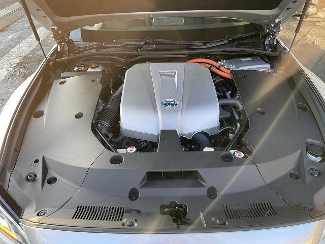 Toyota CROWN SEDAN 2018-09 183904-14
