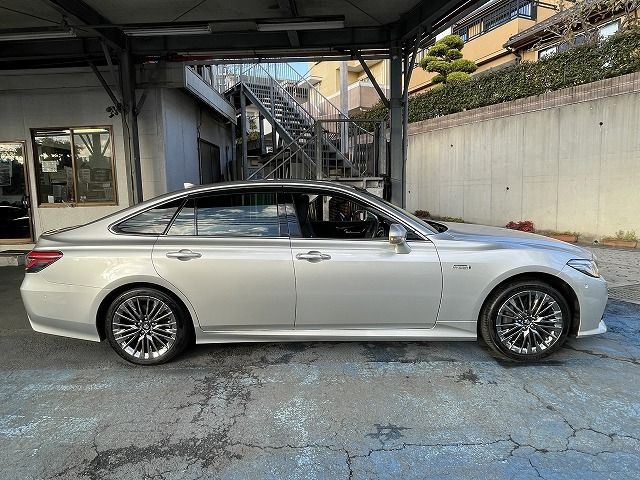 Toyota CROWN SEDAN 2018-09 183904-5