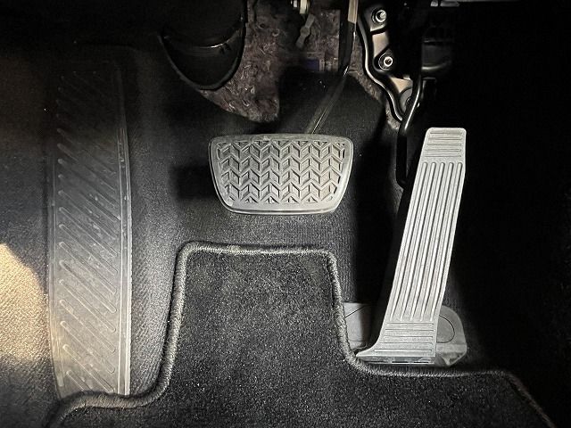 Toyota CROWN SEDAN 2018-09 183904-28