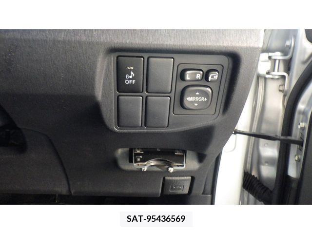 Toyota PRIUS 2012-08 371749-11