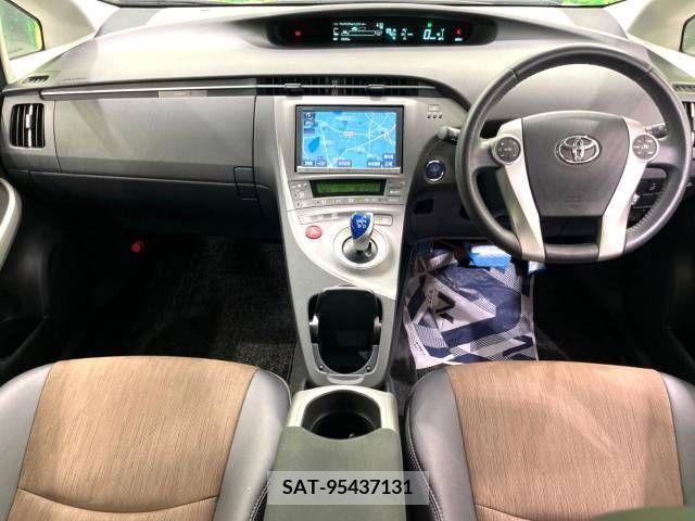 Toyota PRIUS 2013-06 282108-1