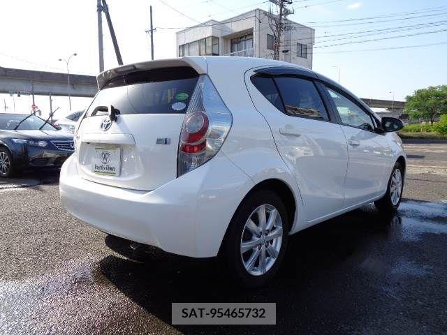 Toyota AQUA 2014-01 292601-1